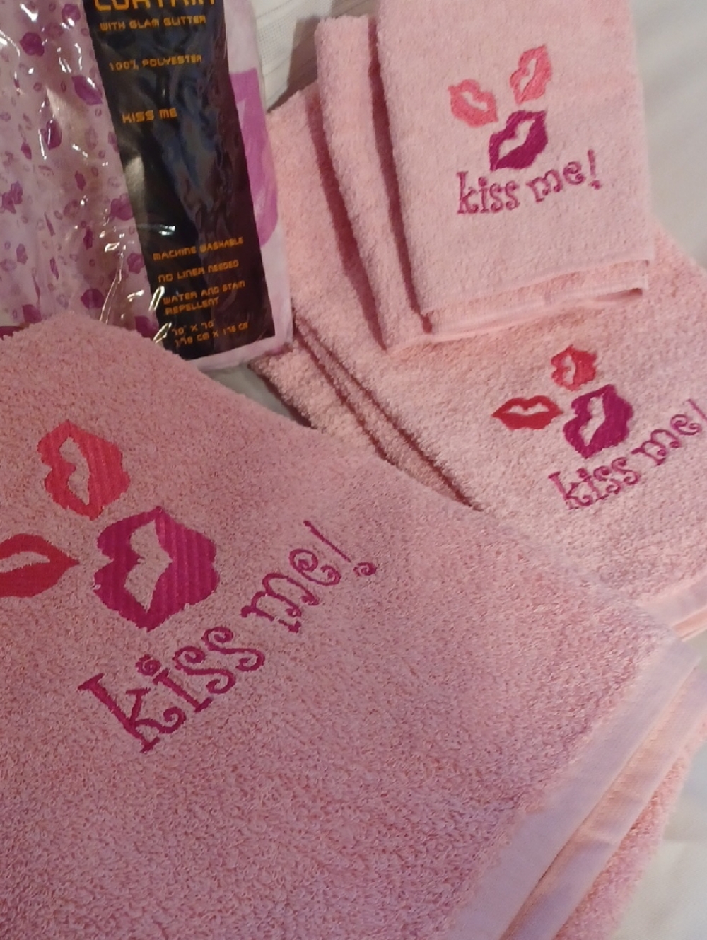 kiss me! Pink Embroidered Bath Towel Set - Picture 2 of 4